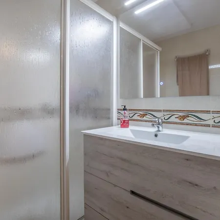 Apto Vallellano Junto Al Casco Historico & Parking Incluido דירה *